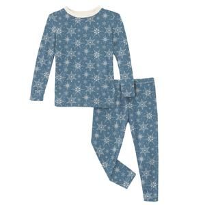 NEW KICKEE kids' bamboo print long sleeve pajama set in parisian blue snowflakes
